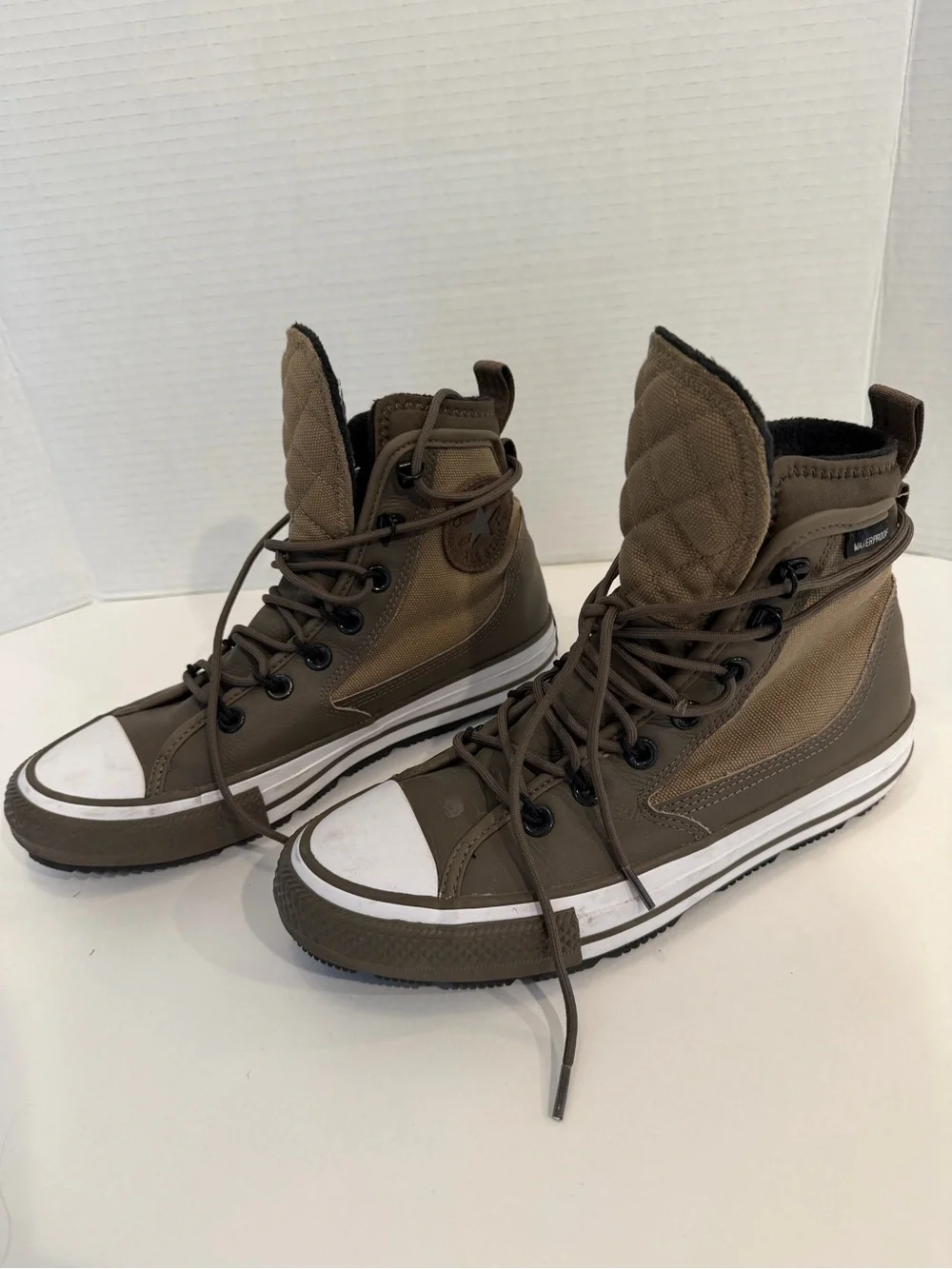 Converse high top Casual Sneakers in Olive Brown. Waterproof 7.5 - Picture 4 of 4
